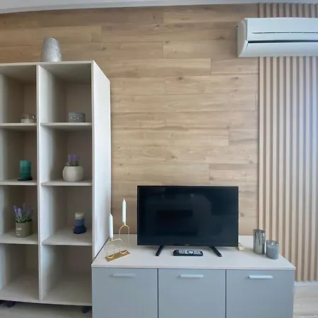 アパート Paradiso 'в' 201 One Bedroom *