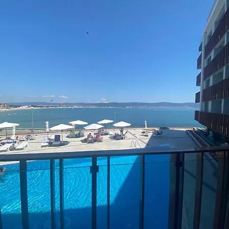 Paradiso 'в' 201 One Bedroom Daire Misivri