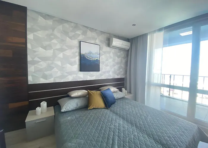 Paradiso 'в' 201 One Bedroom Апартамент